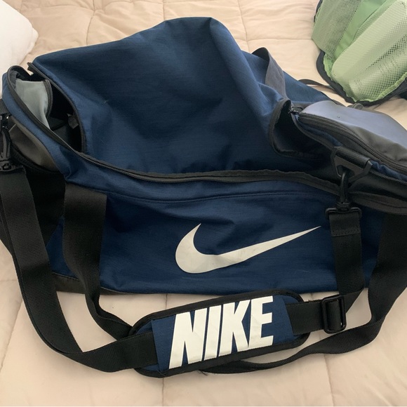 Large Nike Duffel Bag - Navy Blue - Picture 2 of 5